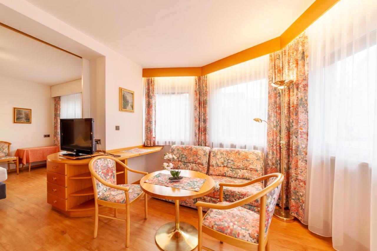 Fruehstuecks-Hotel Olympia Тироло Екстериор снимка
