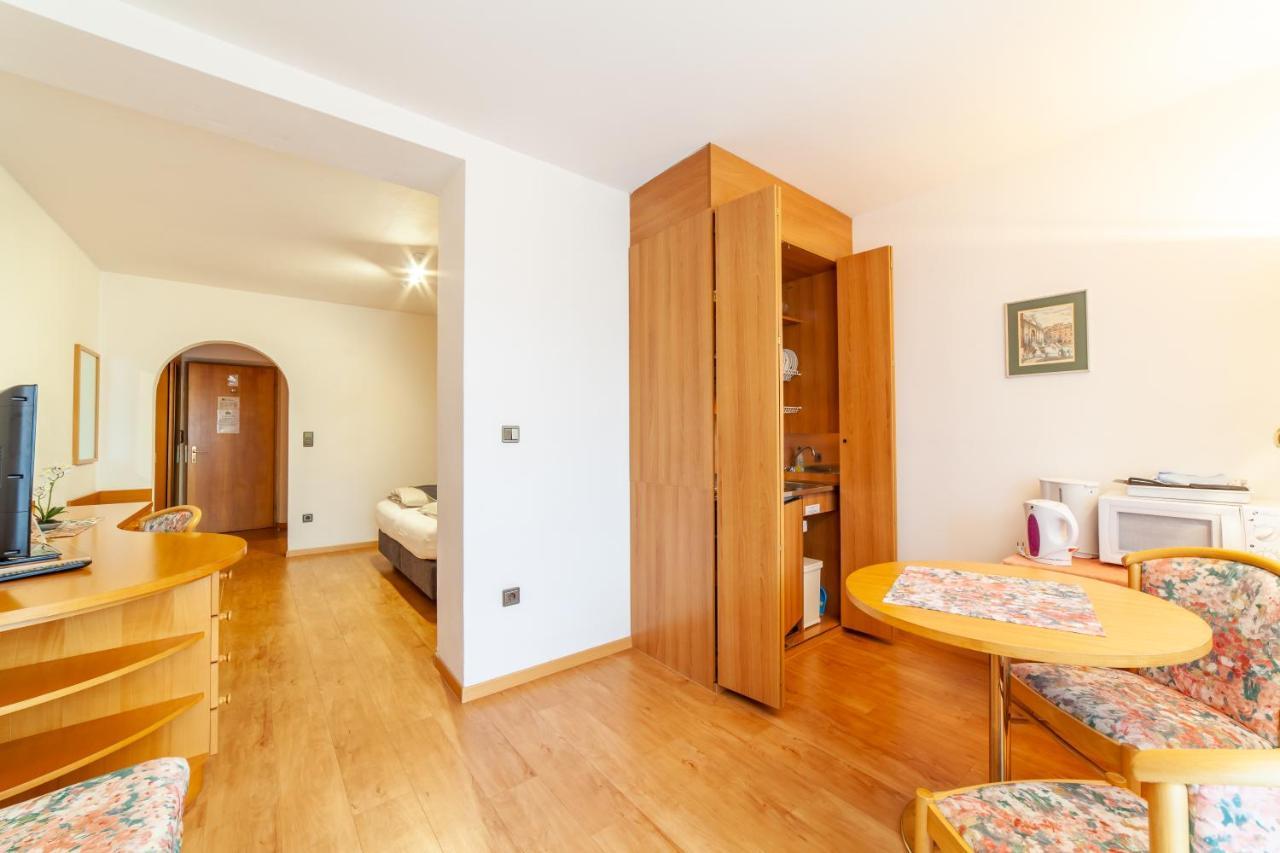 Fruehstuecks-Hotel Olympia Тироло Екстериор снимка