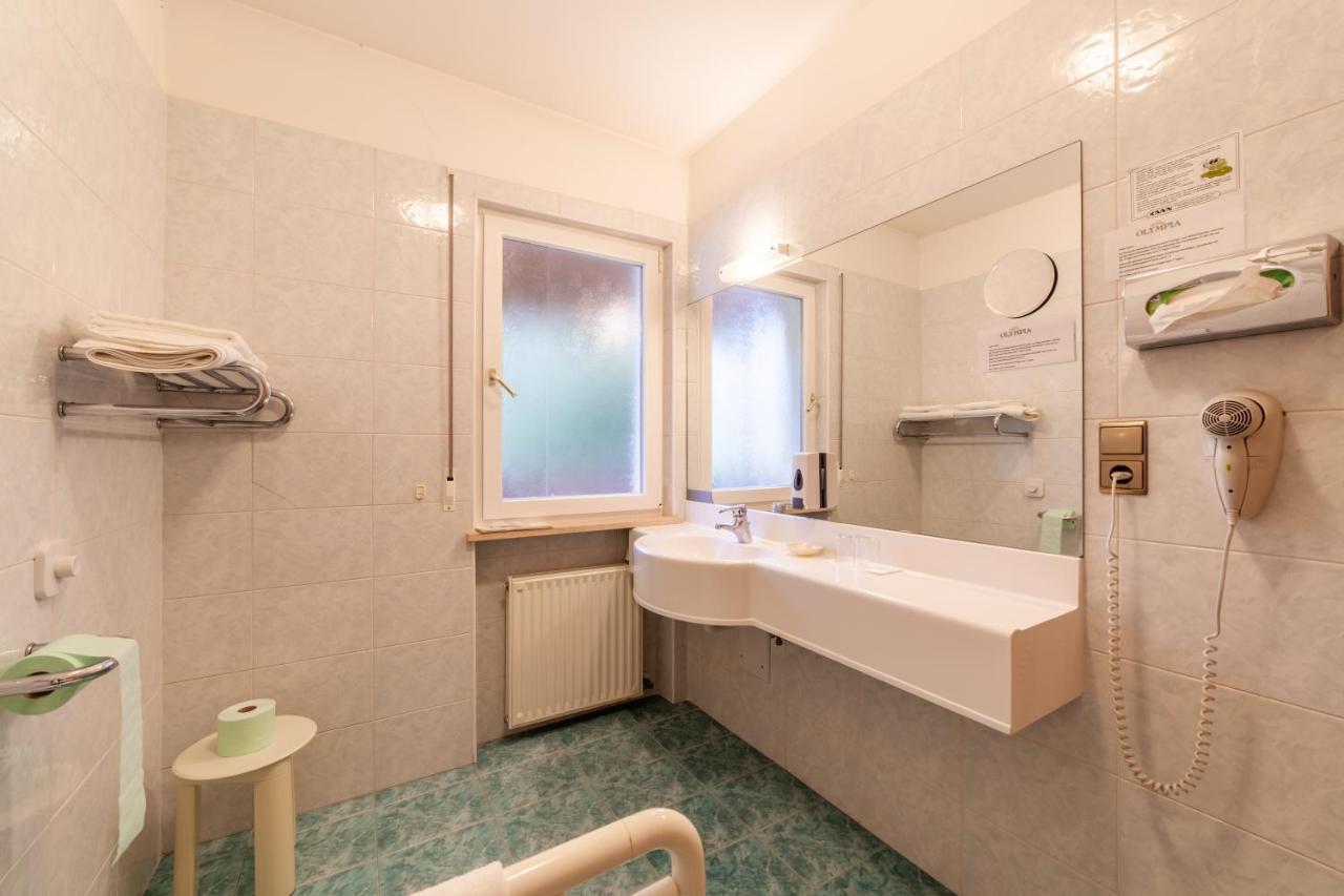 Fruehstuecks-Hotel Olympia Тироло Екстериор снимка