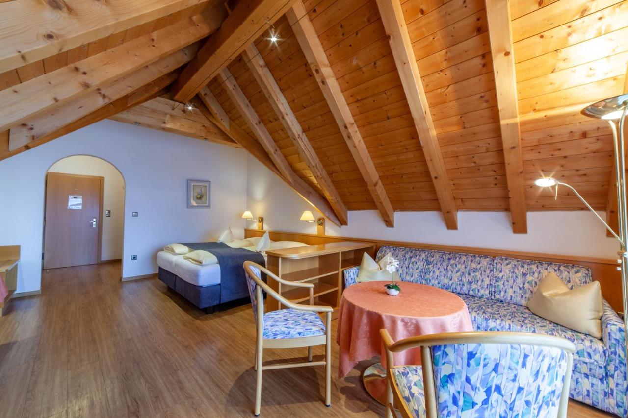 Fruehstuecks-Hotel Olympia Тироло Екстериор снимка