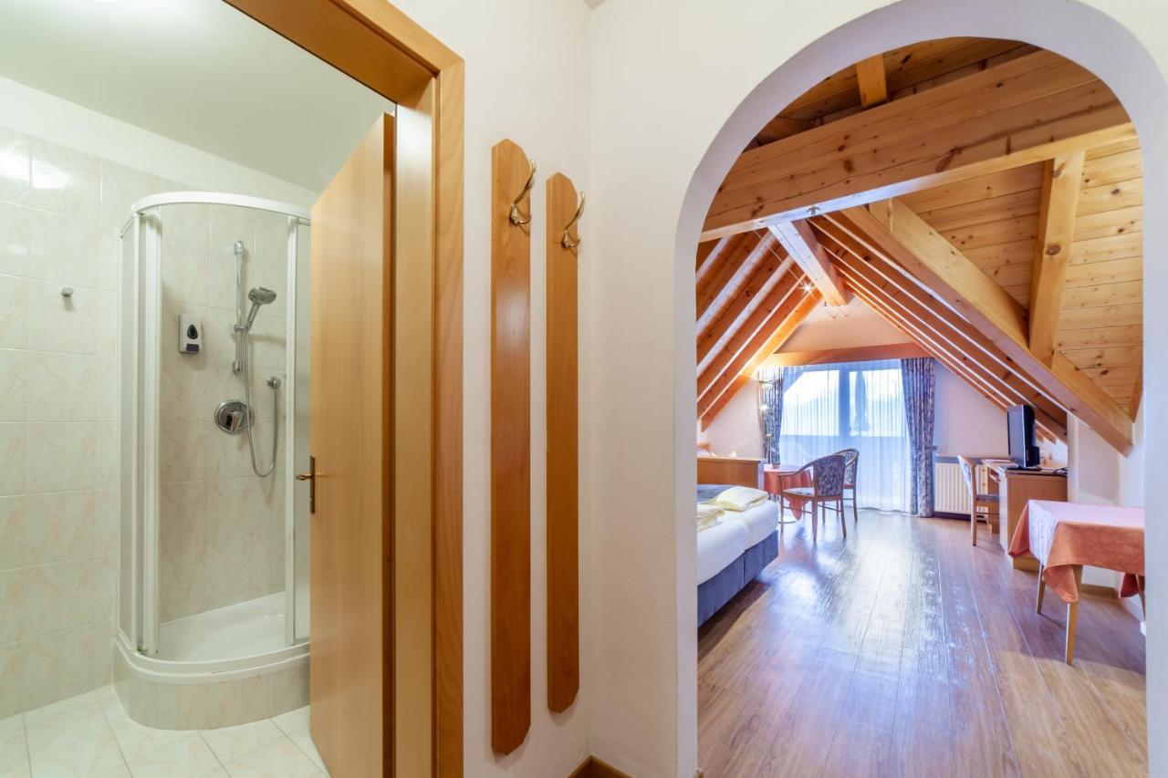 Fruehstuecks-Hotel Olympia Тироло Екстериор снимка