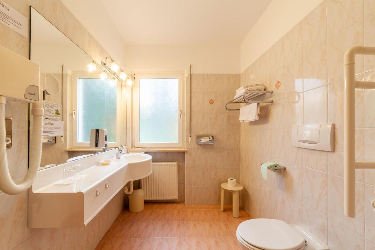 Fruehstuecks-Hotel Olympia Тироло Екстериор снимка