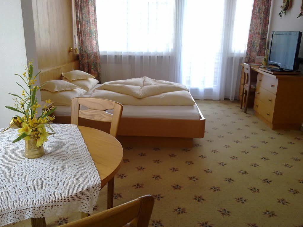 Fruehstuecks-Hotel Olympia Тироло Екстериор снимка