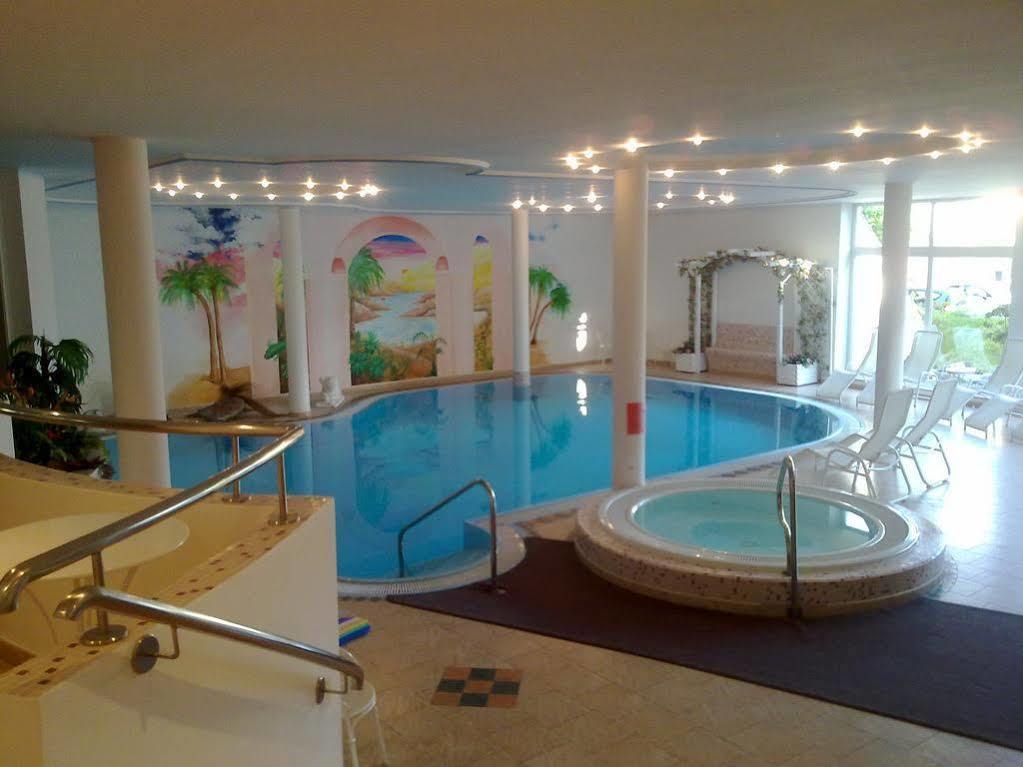 Fruehstuecks-Hotel Olympia Тироло Екстериор снимка