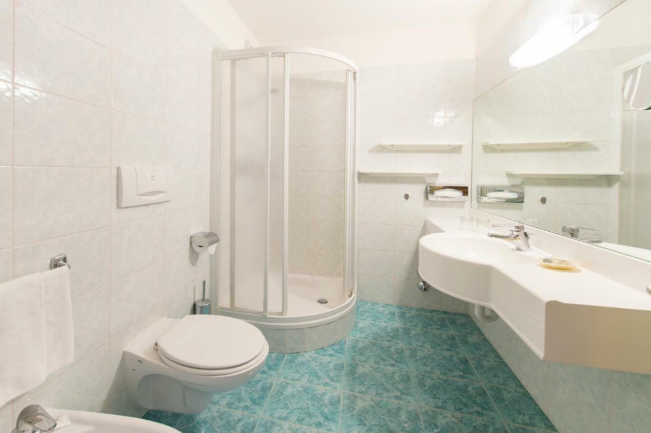 Fruehstuecks-Hotel Olympia Тироло Екстериор снимка